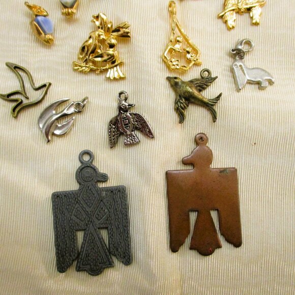 VINTAGE Bird Charm Pendant Lot ~ 19 Mixed Materials Pendant Charm Bird Variety - Picture 5 of 11